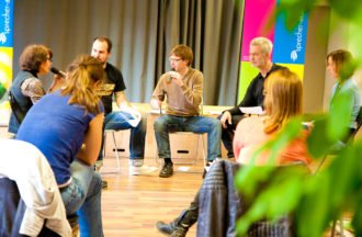 Vor Publikum sprechen lernen - Rhetorik