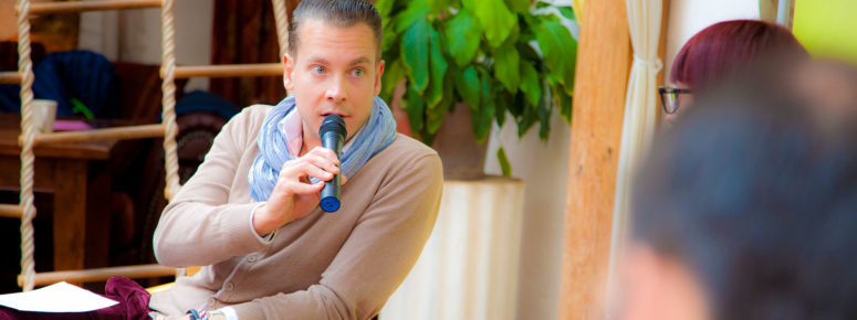 Schöne Stimme mehr Erfolg